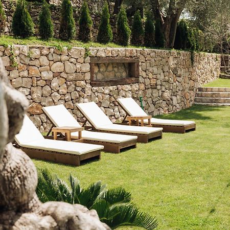 Olive Queen Rustic Estate Bar Exterior photo