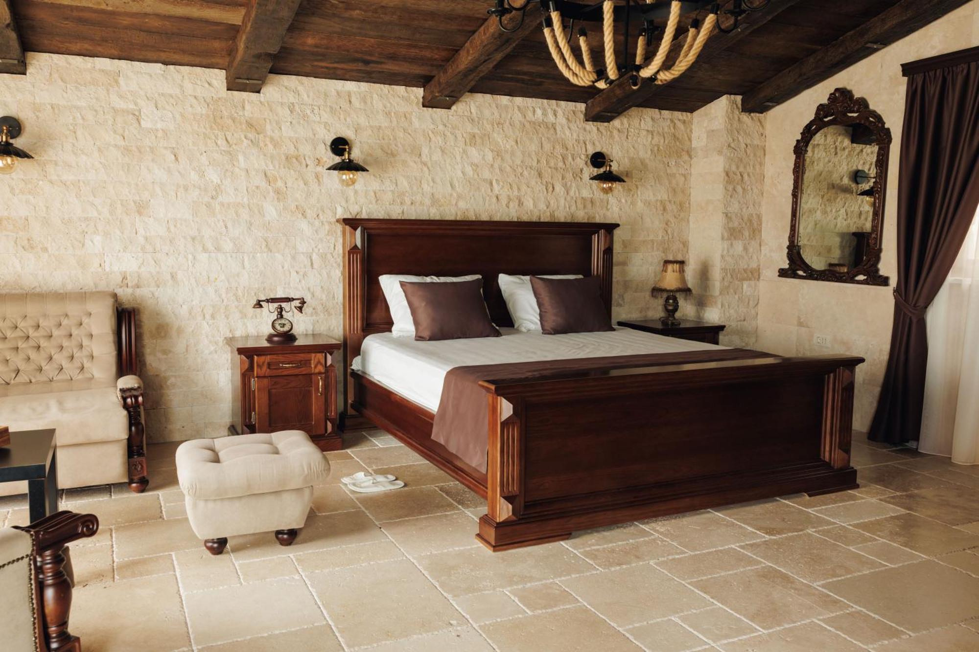 Olive Queen Rustic Estate Bar Exterior photo